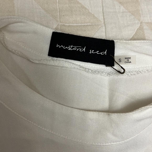 NWOT boutique top - Picture 2 of 3